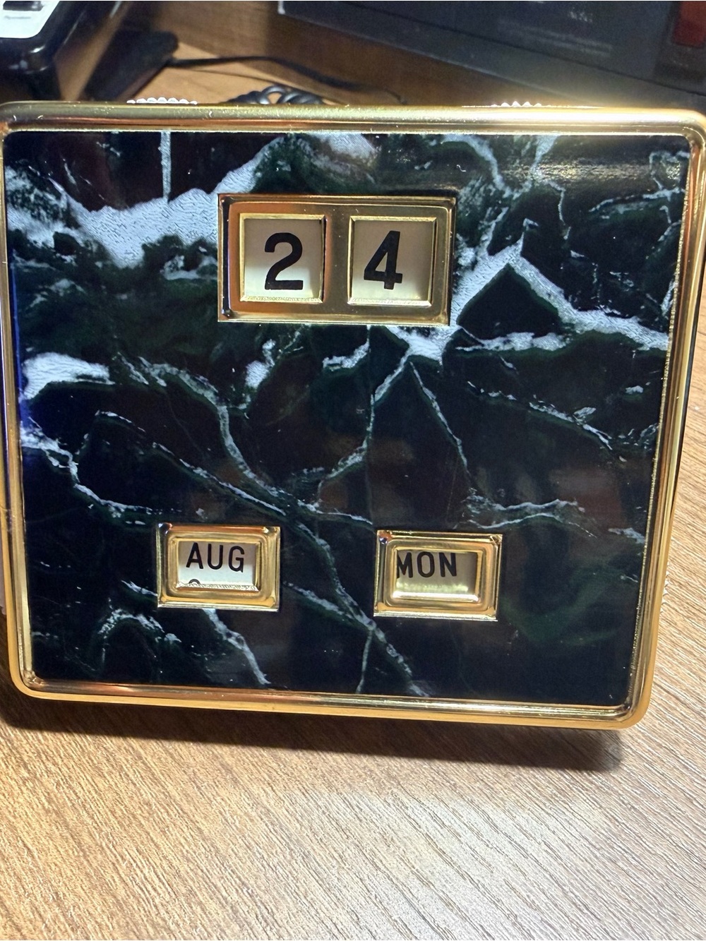 Vintage Faux Green Marble Perpetual Desk Calendar with Brass Tone Trim